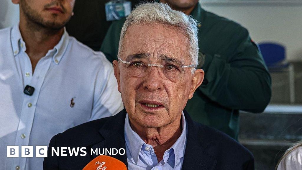 La Fiscalía de Colombia abre una investigación contra el expresidente Uribe por presuntos vínculos con paramilitares y dos masacres de los 90