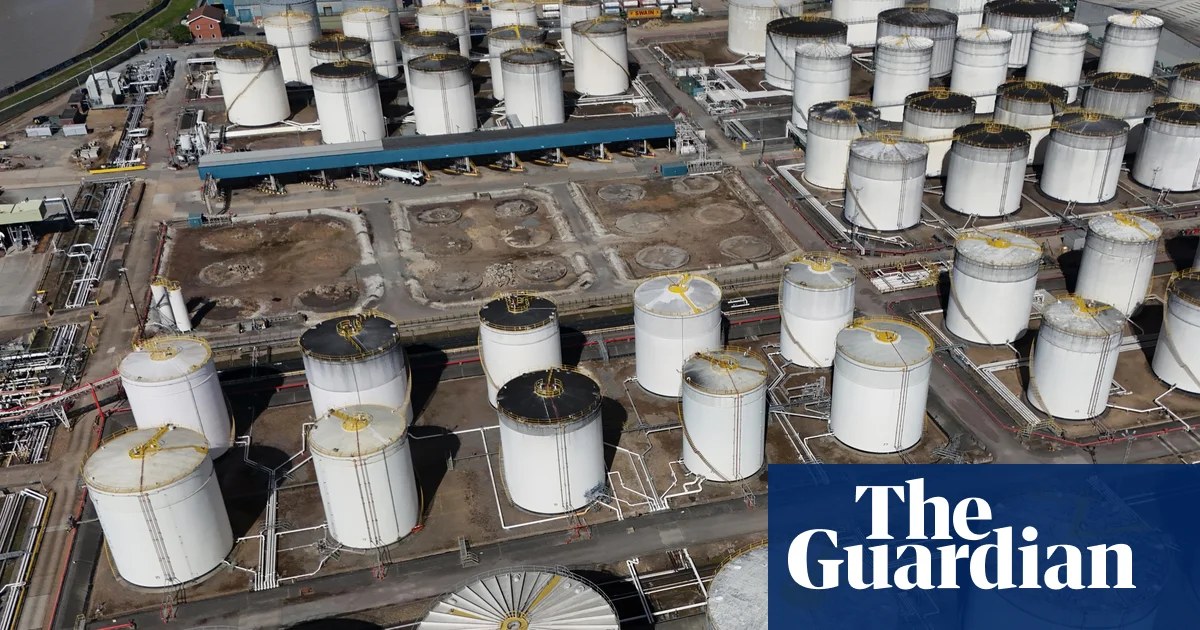 Oil prices rise above $100 a barrel for first time since July as Iran war escalates