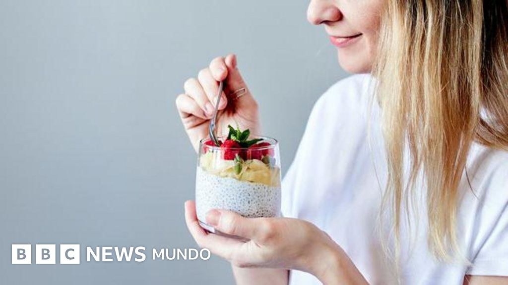 5 alimentos que ayudan a cuidar nuestros huesos (más allá de la leche)
