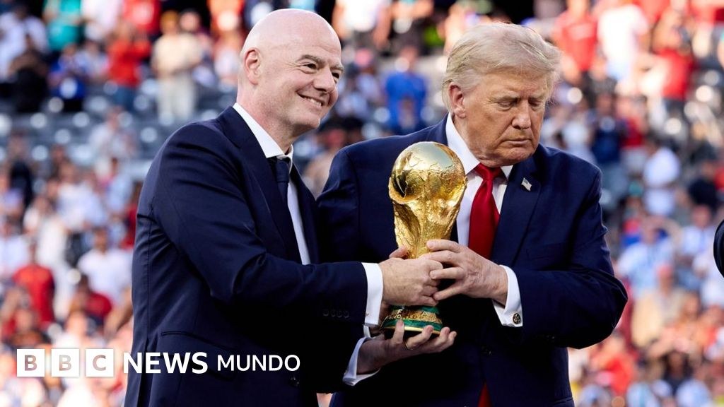 Quién es Gianni Infantino y cómo llegó a ser el hombre más poderoso (y polémico) del fútbol mundial