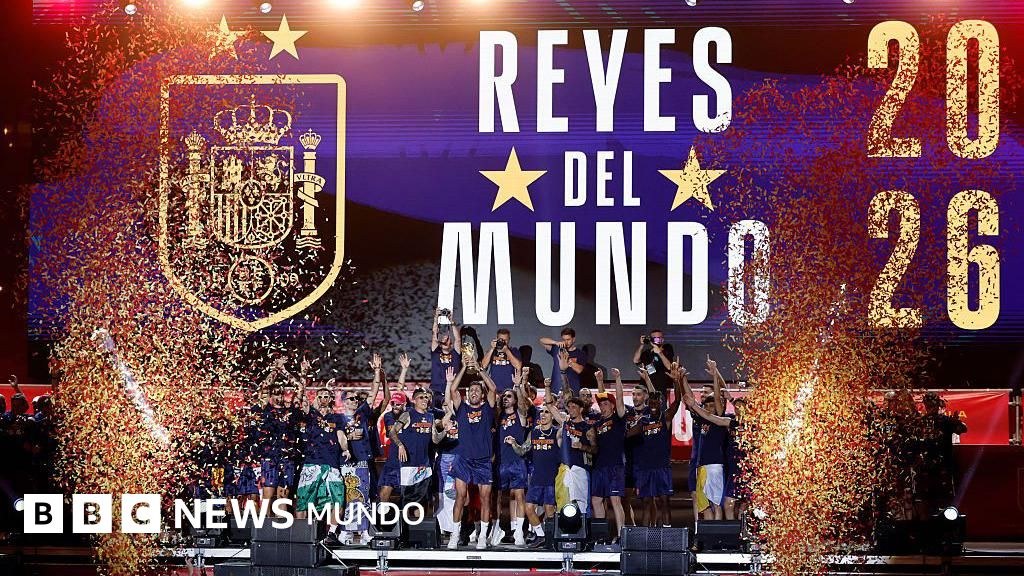 Las imágenes de los multitudinarios festejos de los jugadores de España tras proclamarse campeones del Mundial 2026