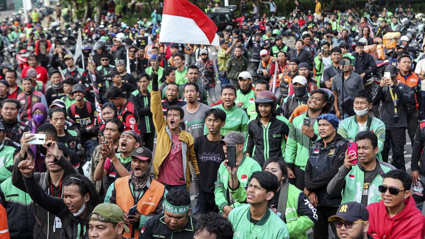 Indonesia's new labor law soothes workers, worries businesses