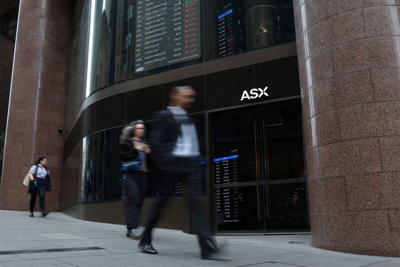 Caution Over U.S. Stock Market Spreads on Wall Street… 275,000 VIX Call Contracts Traded